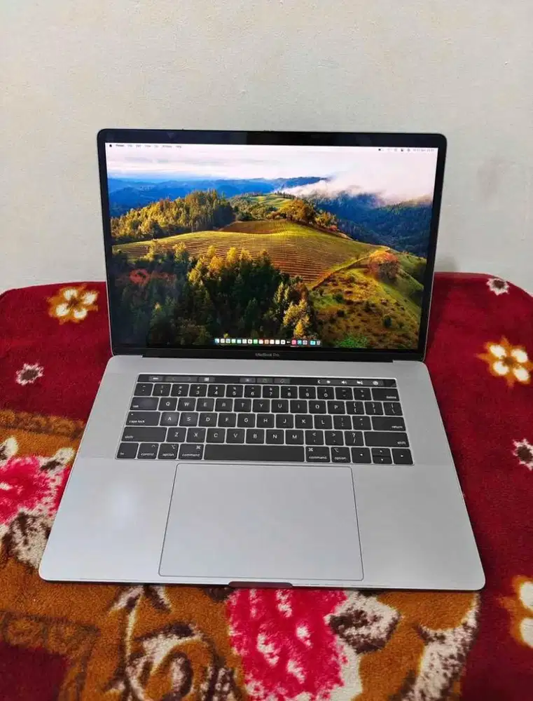 MACBOOK PRO 15INCH 2018 TOUCHBAR I7