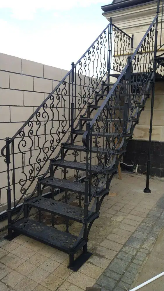 Tangga putar Besi Minimalis