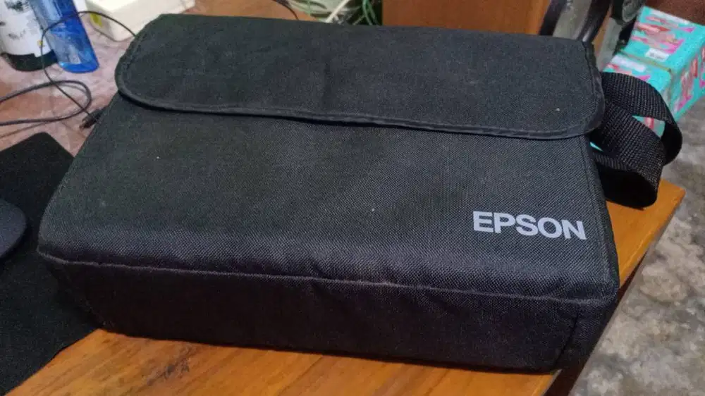 PROYEKTOR ARJUN MERK EPSON MASIH MULUS DAN NORMAL WALAUPUN BEKAS