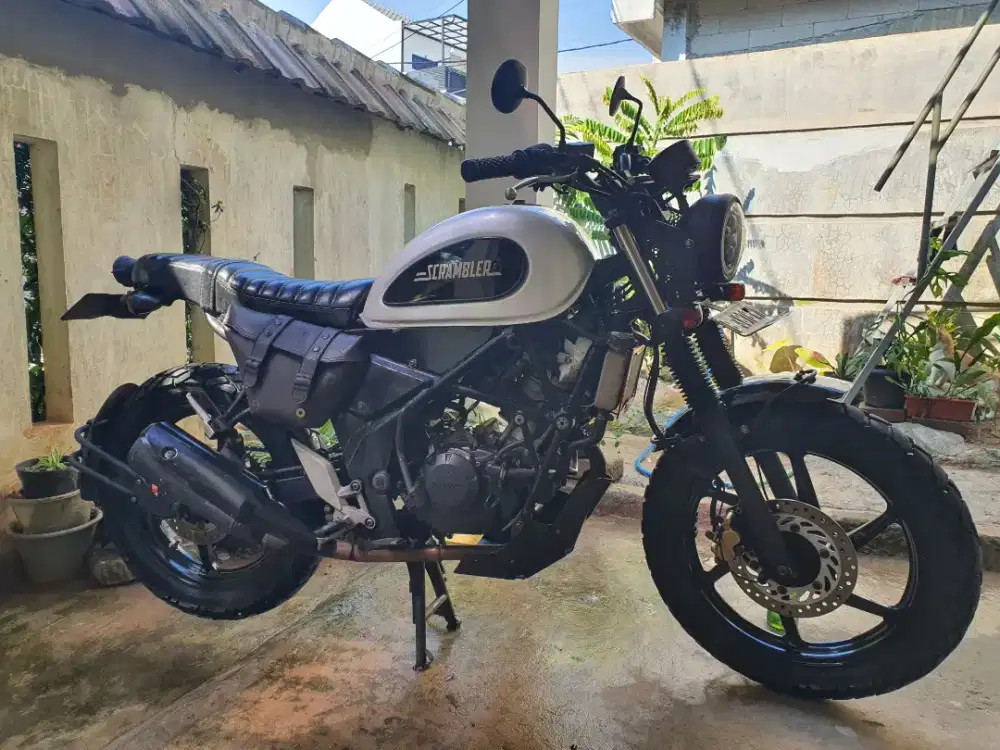 CB 150 R custom Scrambler