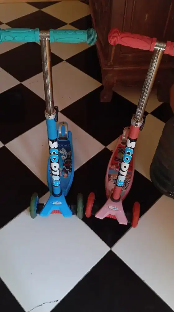 Skuter Anak 3 Roda Nyala – Cocok Usia 3-7 Tahun (Bekas Bagus)