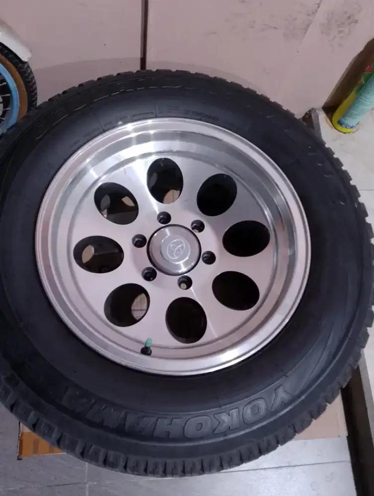 Velg R17 Mickey Thompson Classic II Rep 6x139 Ban Yokohama Geolander