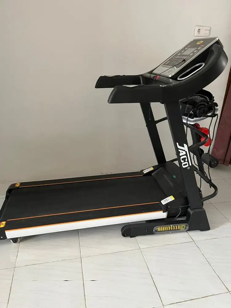 TREADMILL JC822 (Kondisi Masih Mulus)