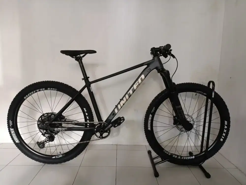 United Clovis 5.10 size L