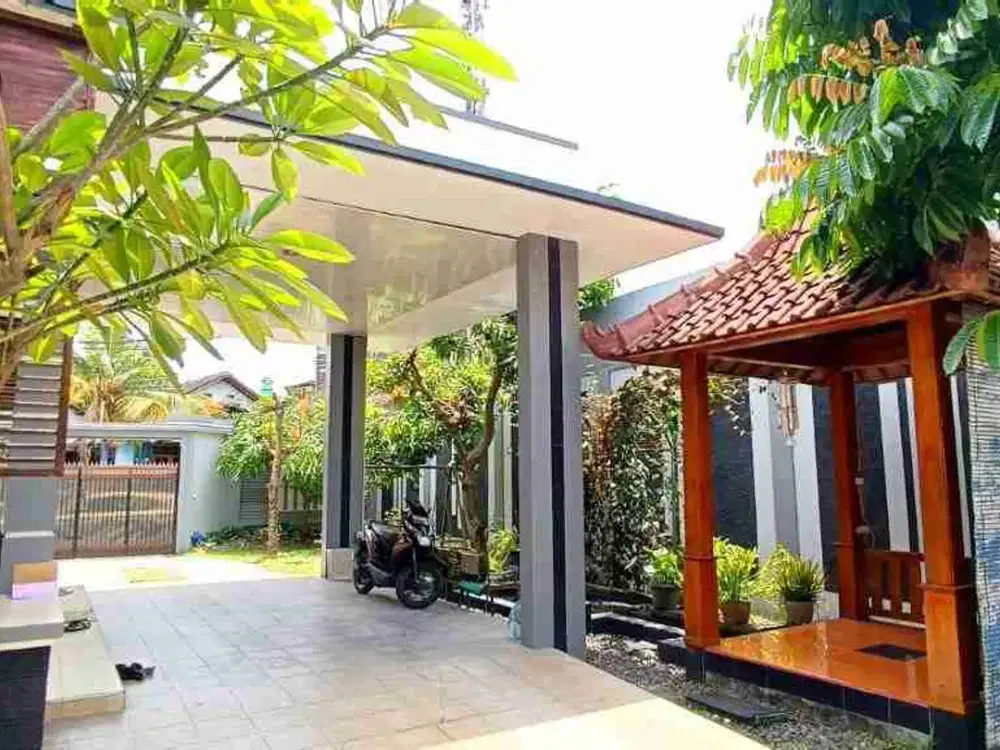 Rumah Mewah Strategis Halaman Luas Sumber Banjarsari Solo