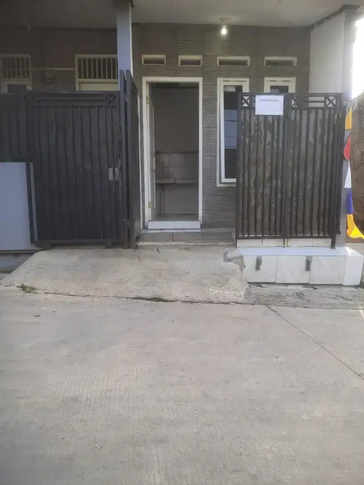 RUMAH 1 KAMAR ,PINGGOR JALAN .