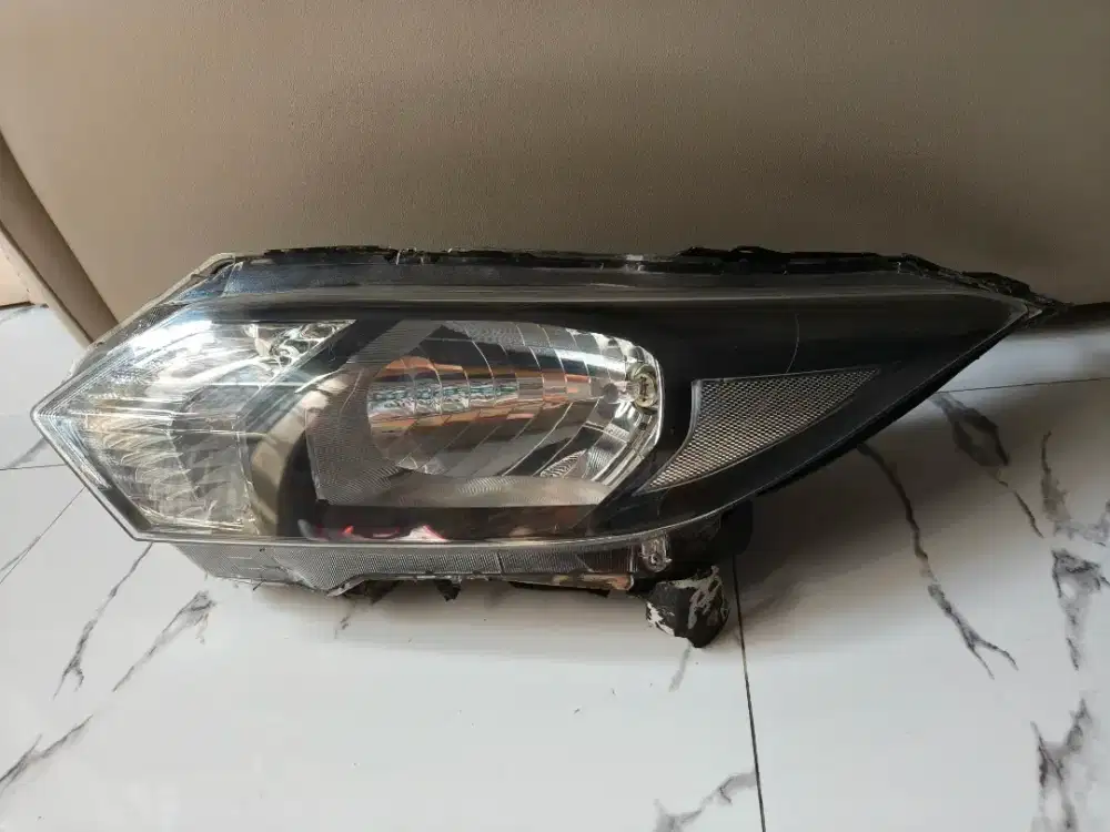 Lampu depan kiri HRV 1,5. Tahun 2014-2017