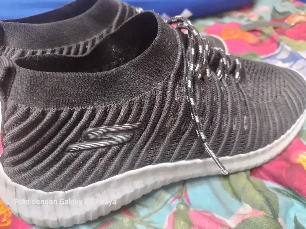 Sepatu Original UK 42 Kondisi Masih Oke,Dan Jarang Pakai