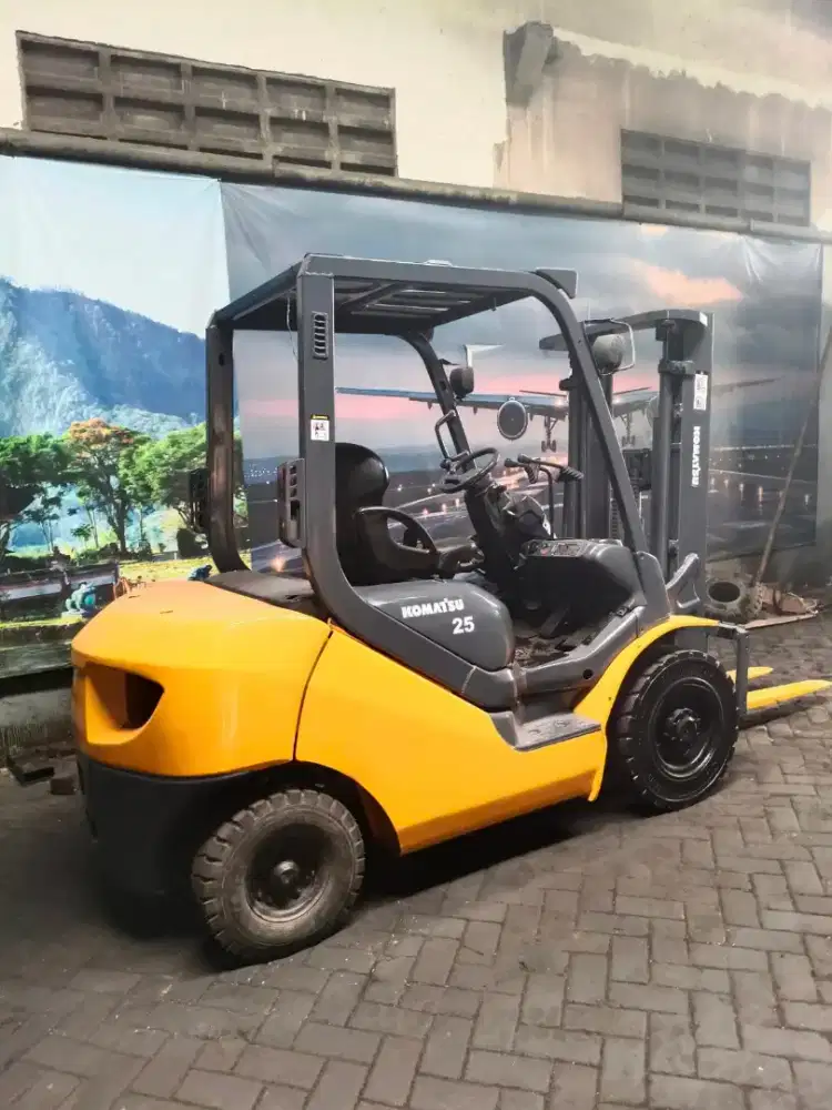 Forkift Komatsu spt Baru
