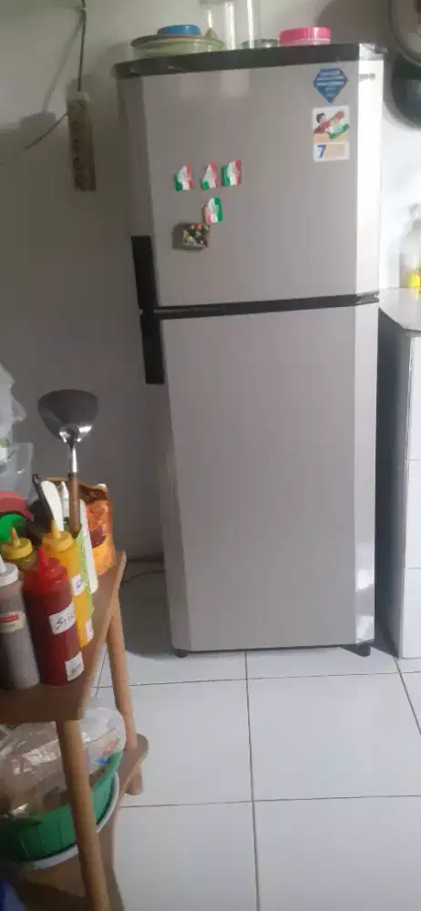 Dijual kulkas 2 pintu