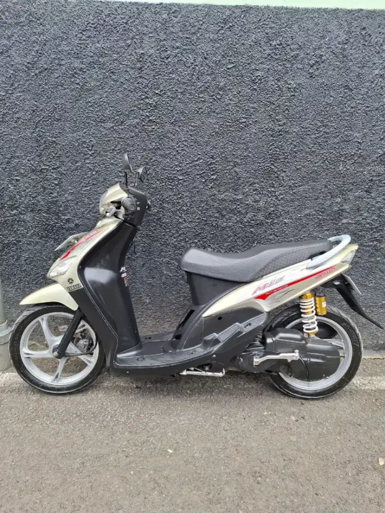 Dijual motor second Mio tahun 2007 mulus warna perak