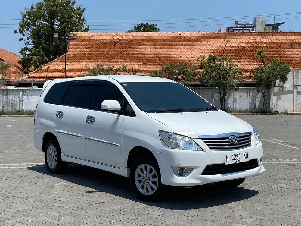 INNOVA V DIESEL AT 2013