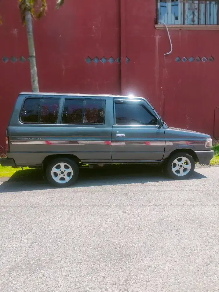 Kijang super tipe short /pendek 5 speed maju