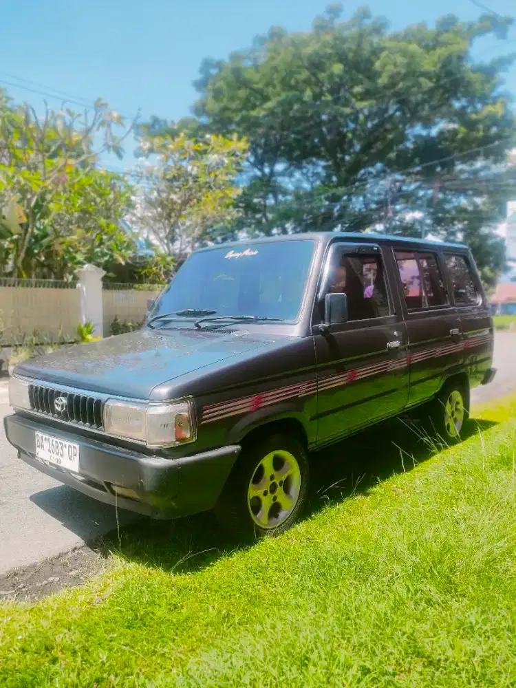 Kijang super tipe short /pendek 5 speed maju