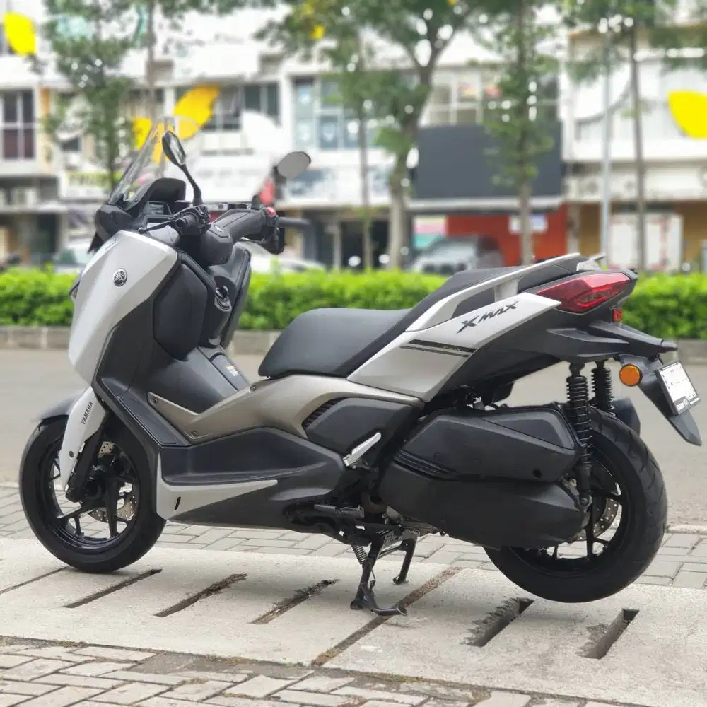 YAMAHA NEW XMAX 25O ABS CONNECTED GREY 2023 KM 6K PAJAK ON LIKE NEW