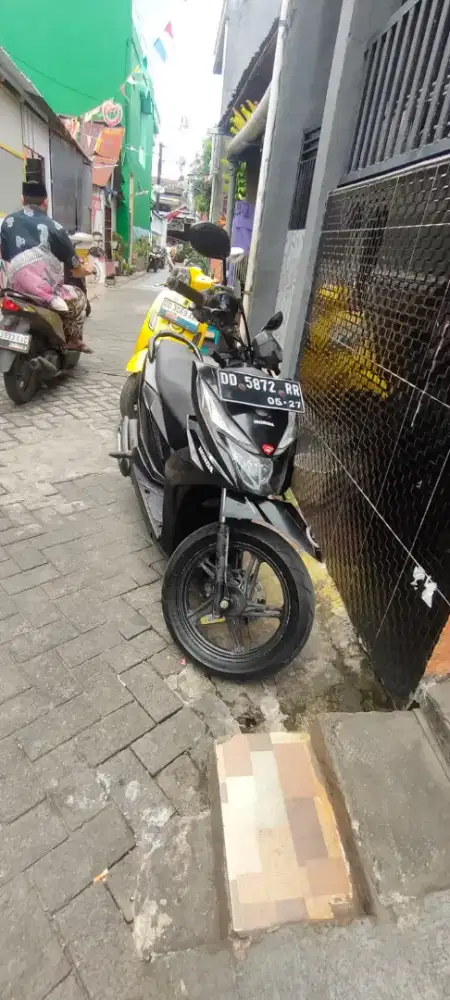 Honda beat street 2017 surat lengkap pajak hidup, mesin mulus.