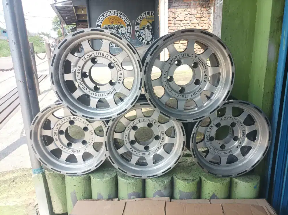 Velg R15 (5PC) lebar 8 hole pcd 5x139,7