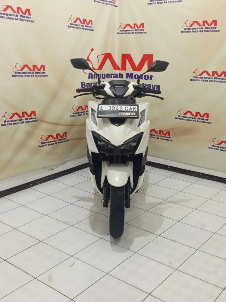 DP 1 juta Km 10 Ribu Honda new vario 160 Abs tahun 2023 warna putih
