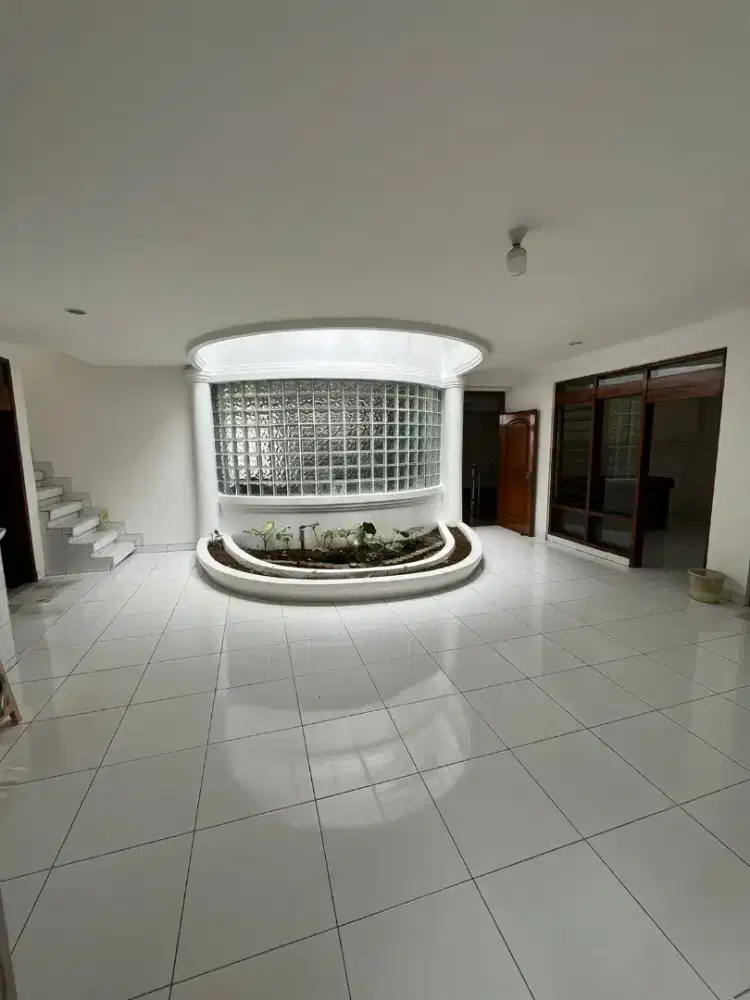 Dijual rumah pusat kota 550m2 sayap Jl. Otista