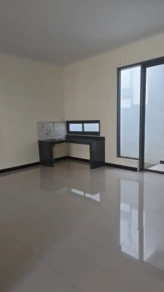 Sewa rumah baru di Gardenville TKI V..lebar muka 6m