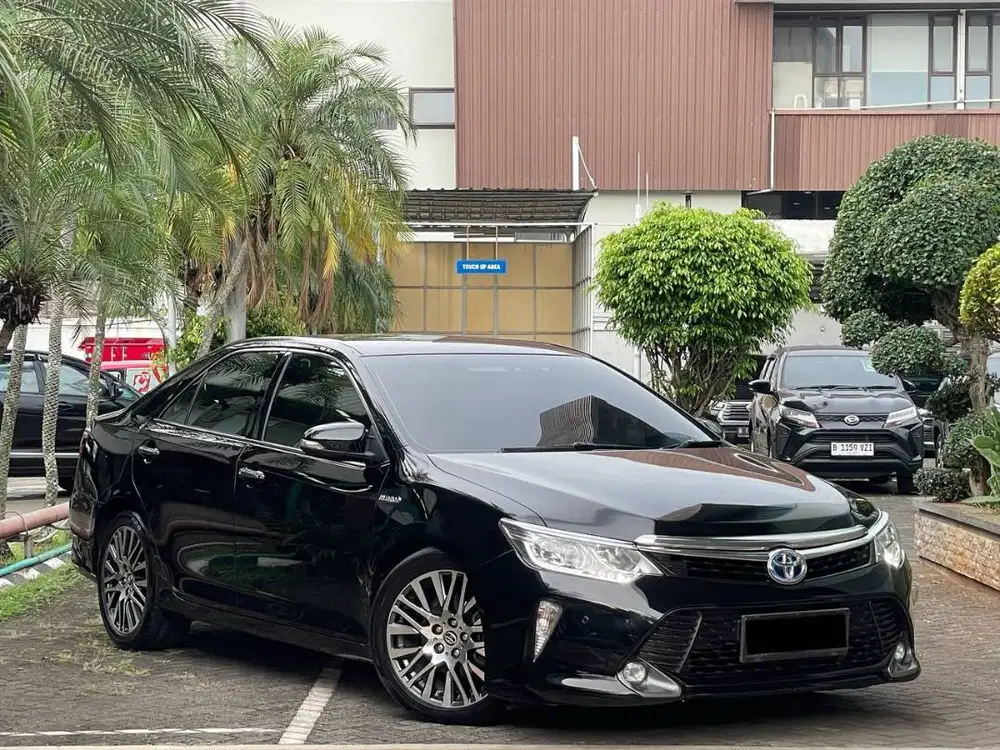 Siap Jalan Jauh... Toyota Camry Hybrid 2.5 AT 2016 Hitam