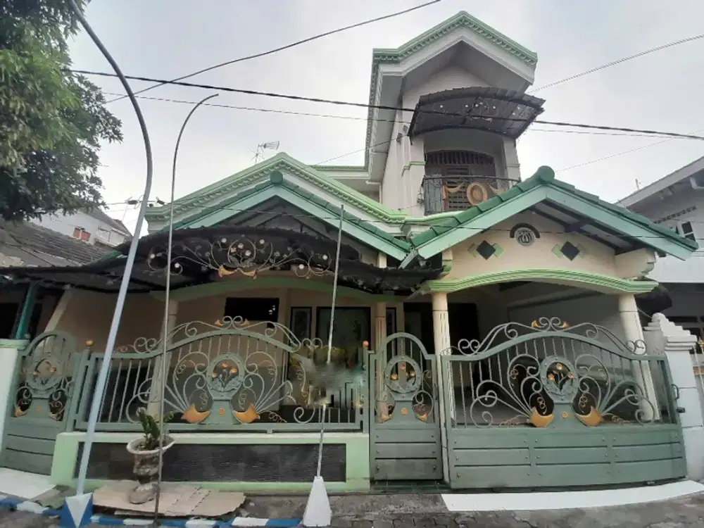 Disewakan Hunian Nyaman Rumah 2 Lantai di Jombang Permai