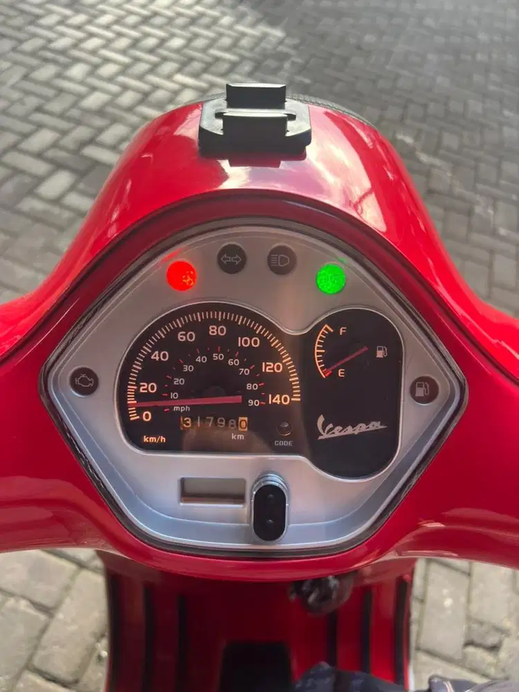 VESPA GTSUPER 150 KONDISI ISTIMEWA ORIGINAL 100%