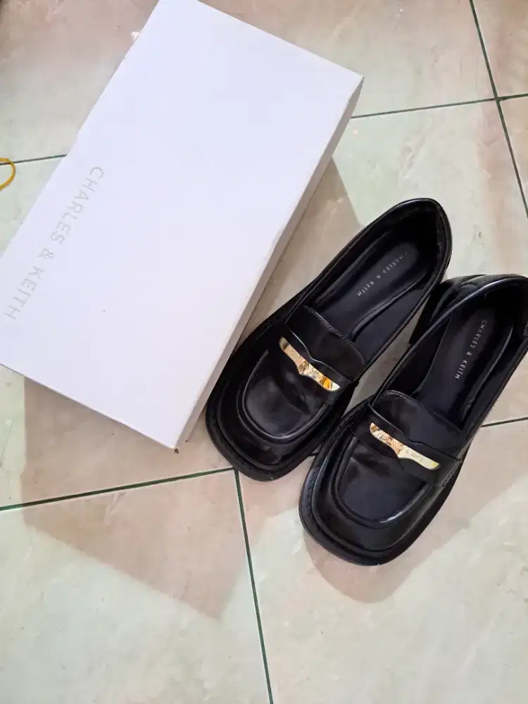 Dijual murah sepatu loafers charles&keith