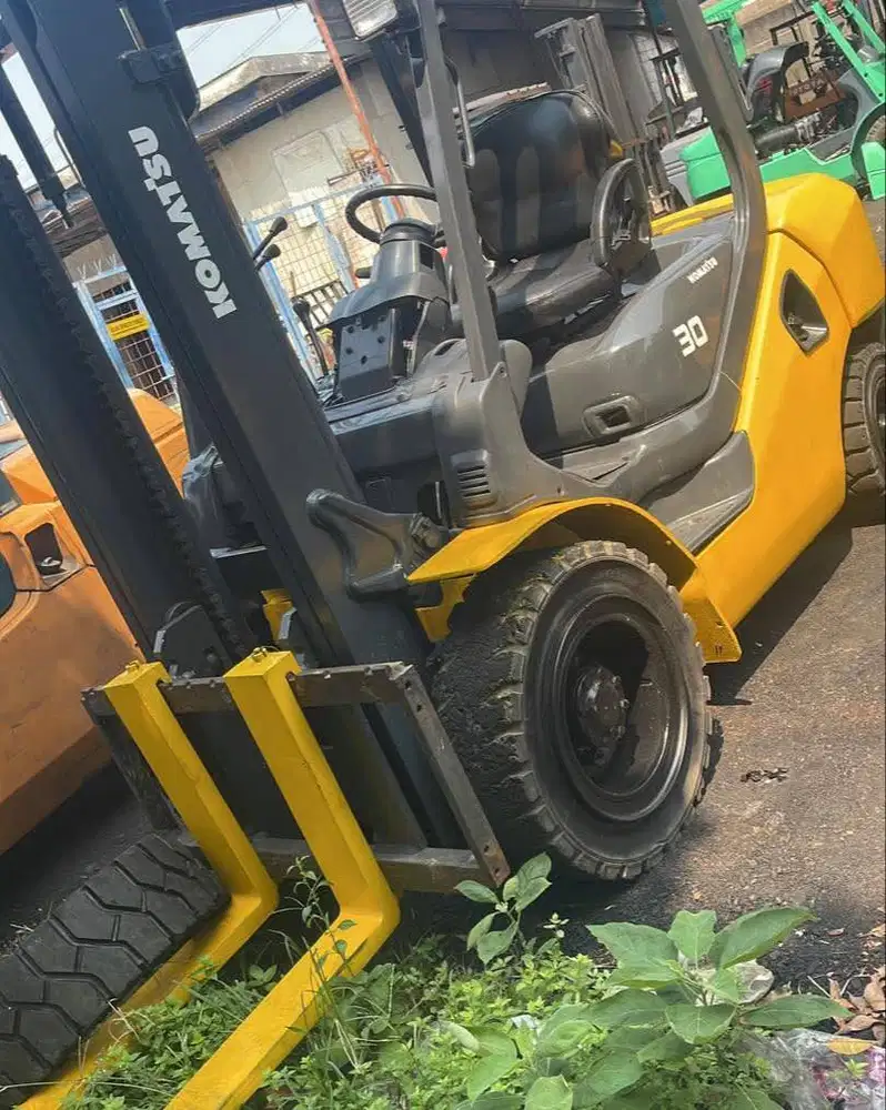 Forklift Komatsu 3 Ton,Manual,Tiang 3 Meter,Mesin Yanmar,Tahun 2015