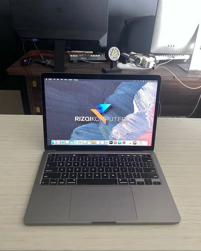 MacBook Pro i5 2020 Touchbar Intel Core i5 Ram 16GB , SSD 512GB