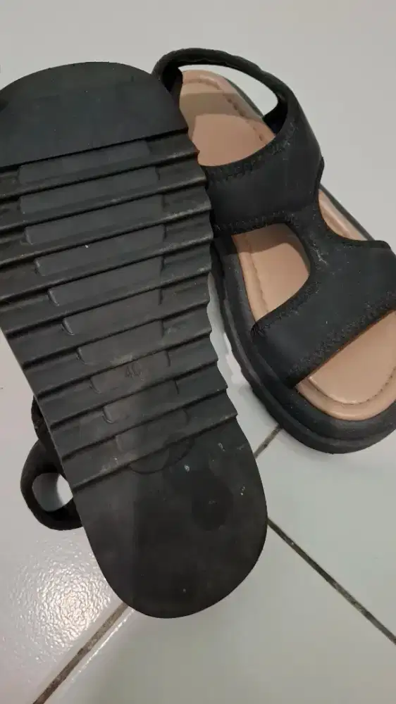 Sandal wanita masih mulus