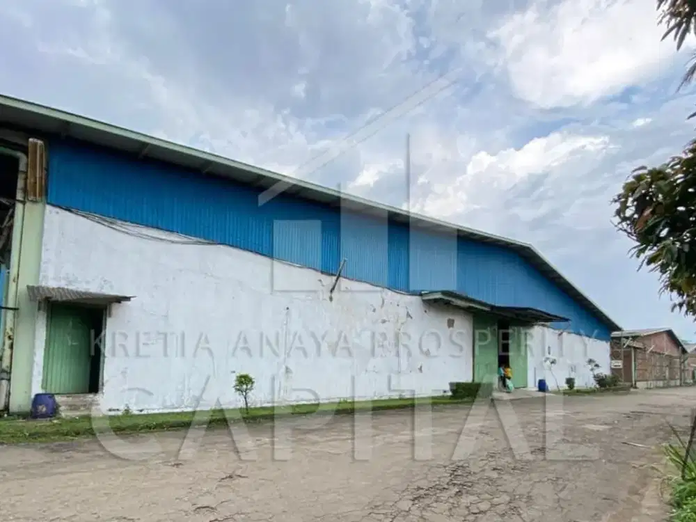 GUDANG KONTRUKSI BAJA BERSIH SIAP PAKAI DEKAT PINTU TOL BAROS