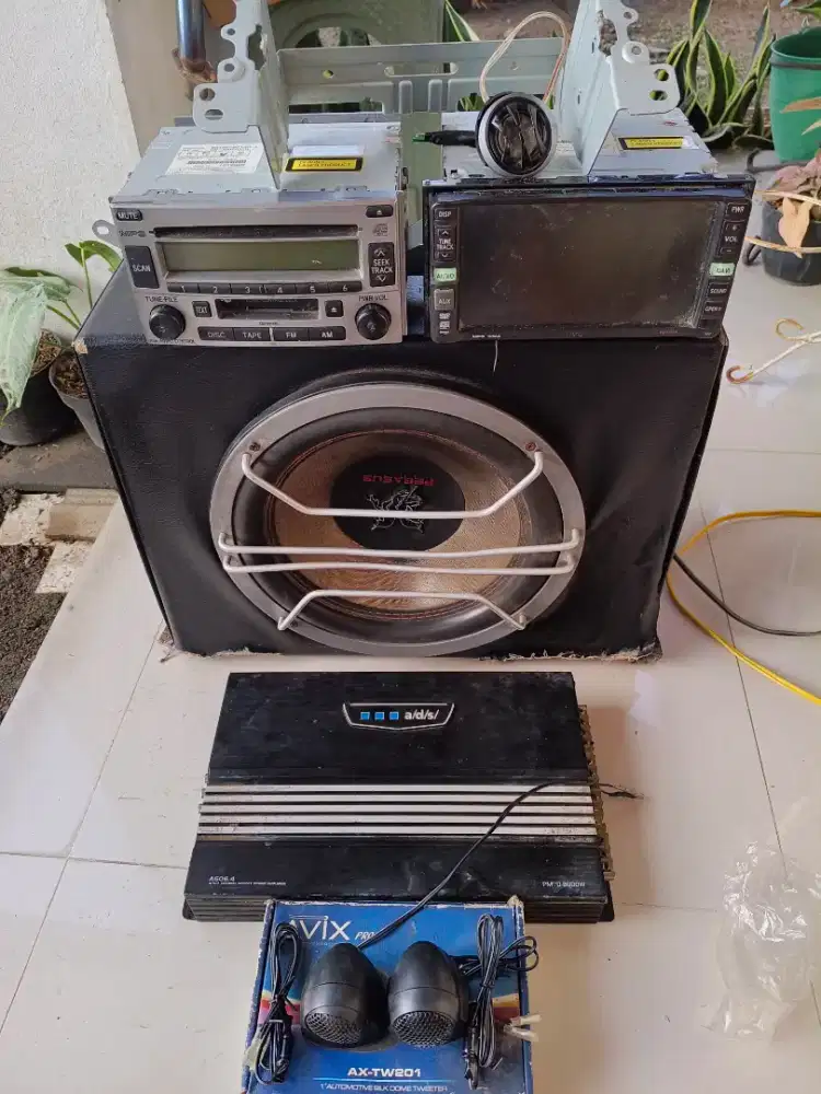 Tape/radio, subwoofer, power, twitter