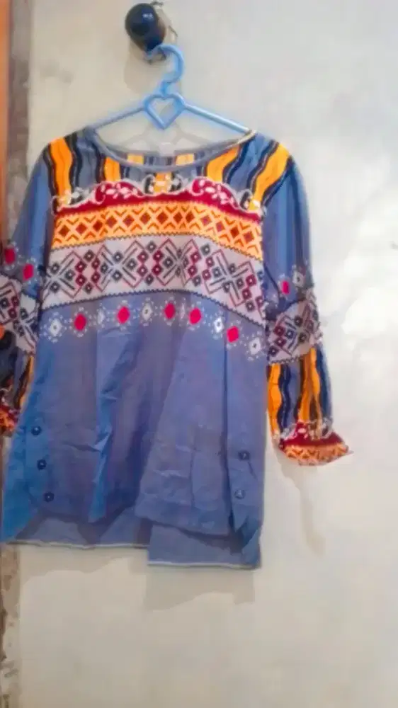 Kaos bernuansa batik