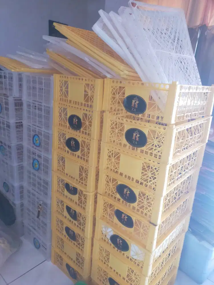 Keranjang plastik dan kayu