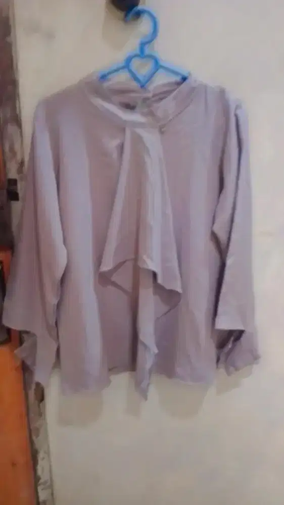 Baju abu abu lengan panjang