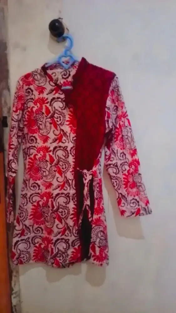 Batik lengan panjang merah