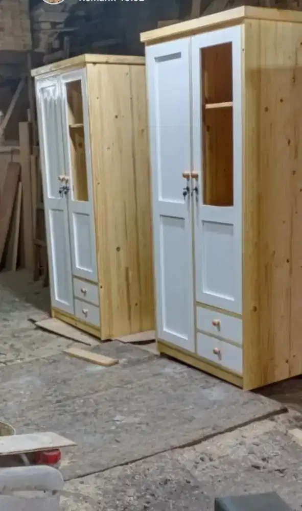 Lemari pakaian kayu jati belanda