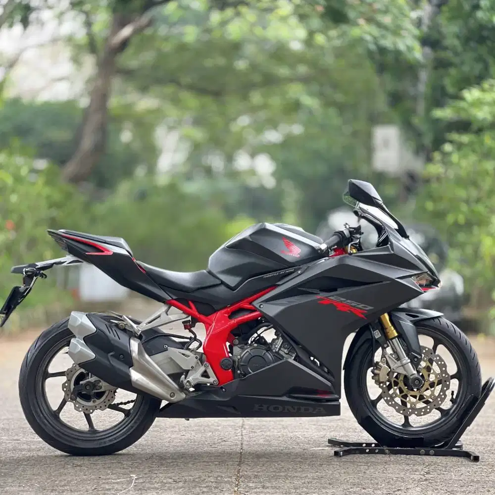 HONDA CBR250RR NON ABS BLACK 2018 KM 15K PAJAK HIDUP MULUS