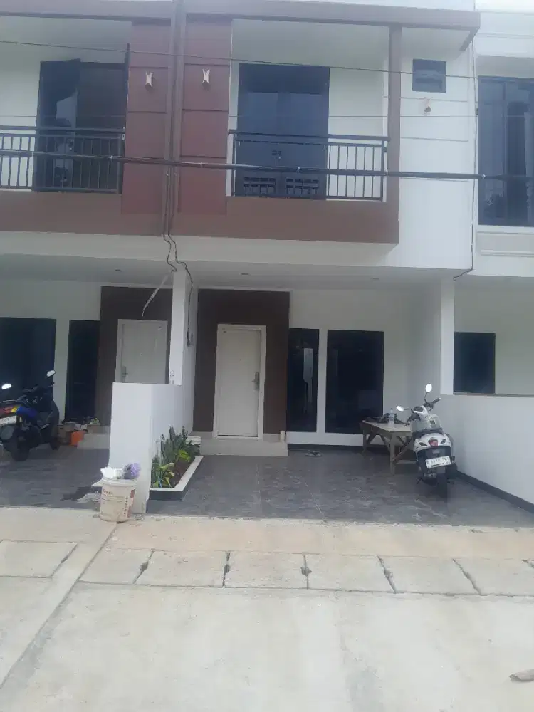 Di jual rumah baru 2 Lantai cempaka putih barat V lokasi strategis