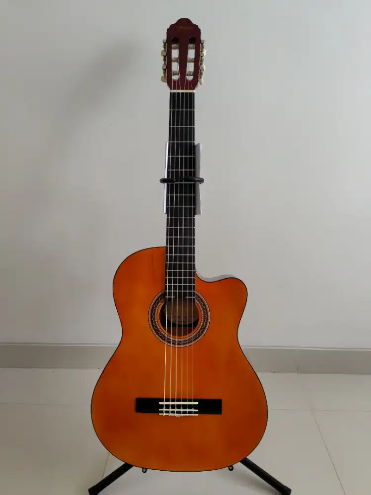 Gitar nylon elektrik valencia CE 104