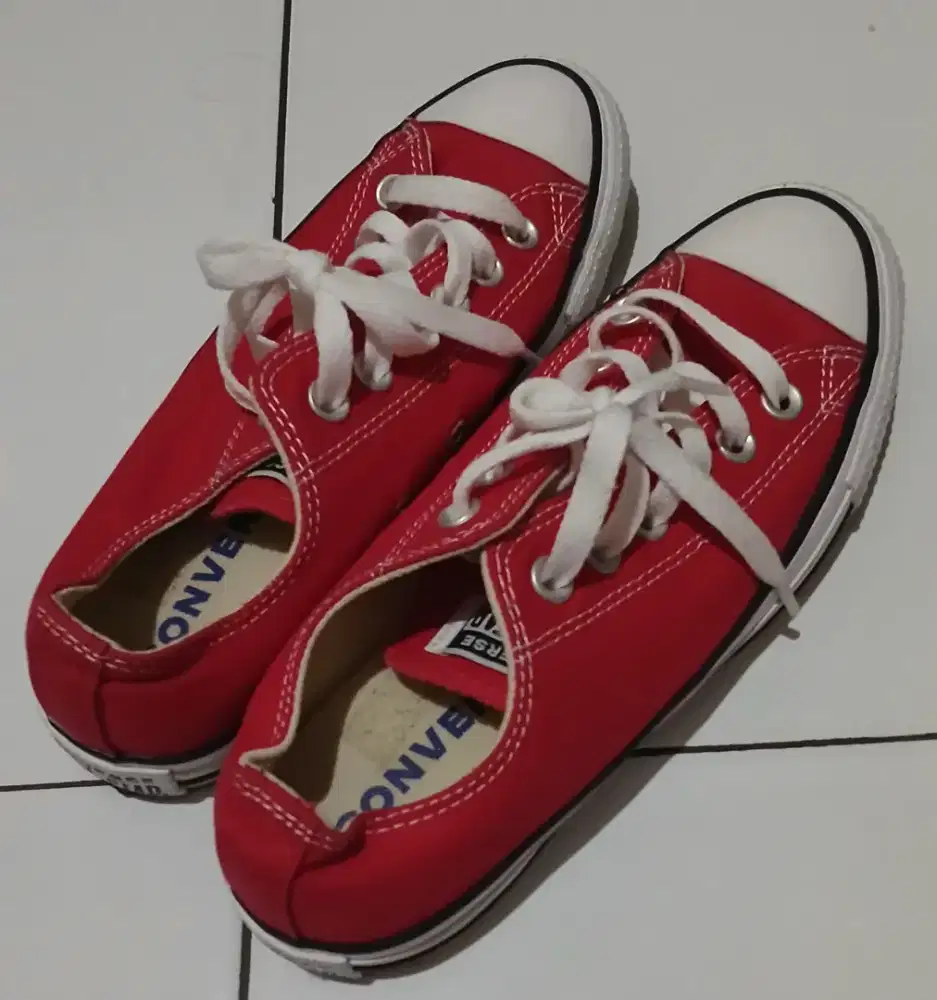 Sepatu converse red