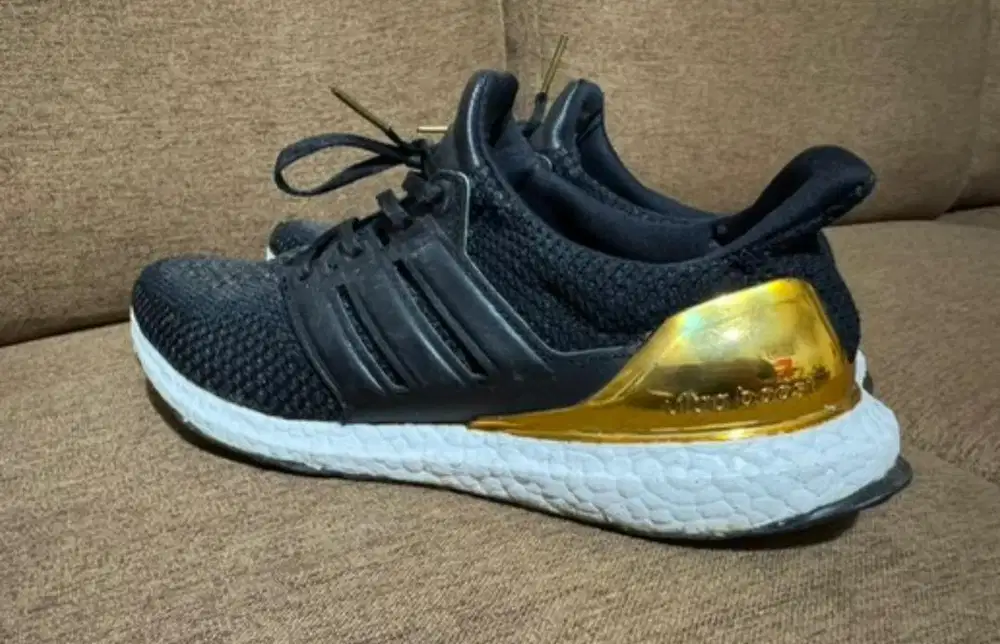 Sepatu Pria Adidas Ultraboost Gold Medal Original