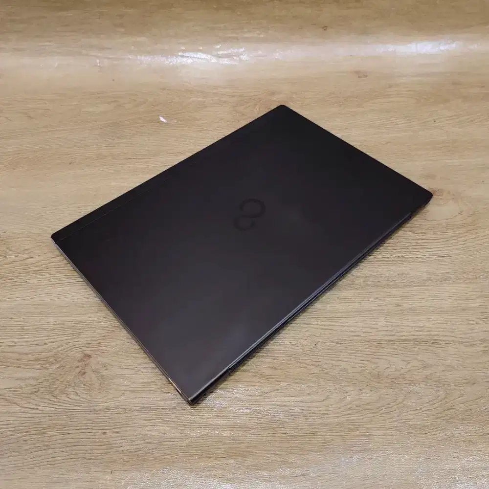 Laptop FUJITSU LIFEBOOK Slim Core i5 Gen 7 Ram 8GB bonus Mouse Baru Si