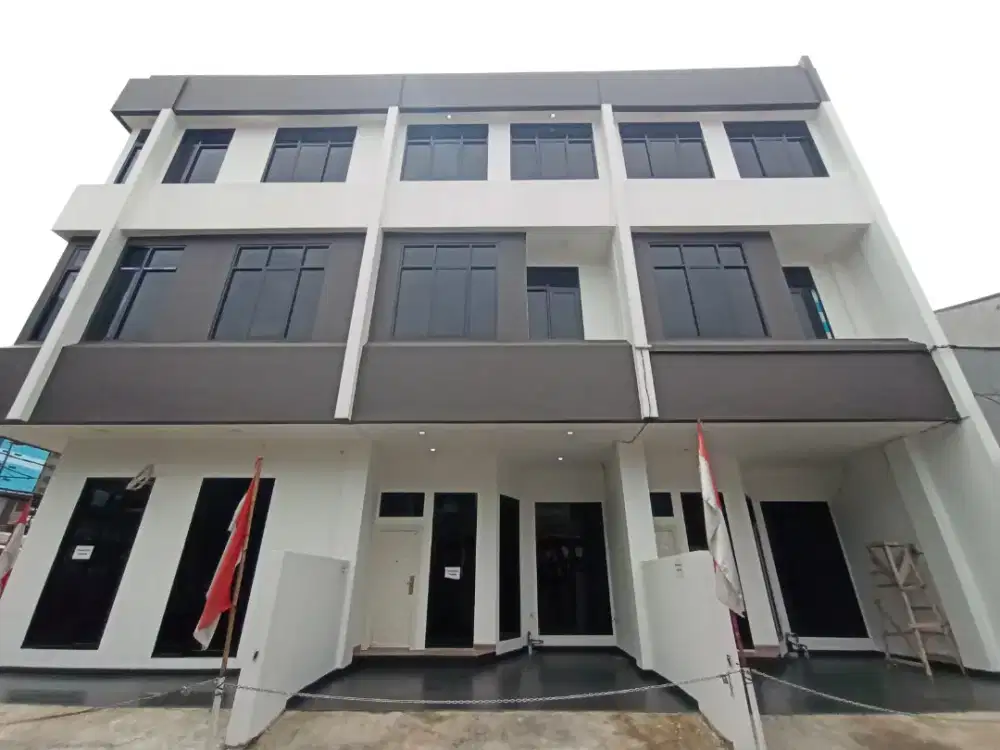 Di jual rumah baru semi ruko 3 Lantai jln kran 5 kemayoran dekat pelni