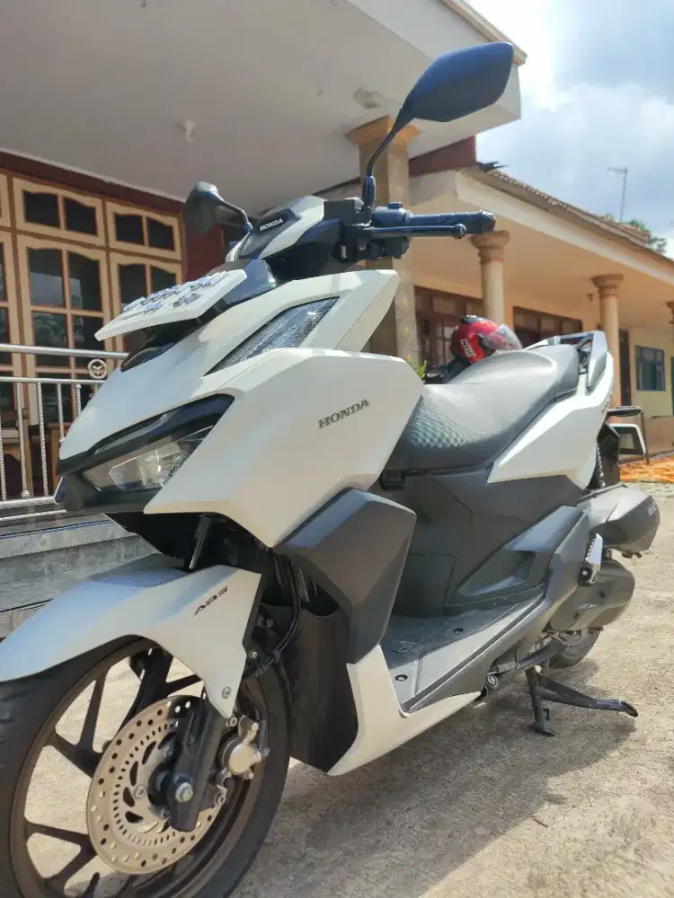 Honda Vario 160 ABS 2022 kilometer masih 11ribu an.