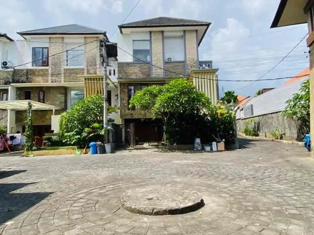 DISEWAKAN RUMAH 3 LANTAI FURNISH DI UNGASAN WN