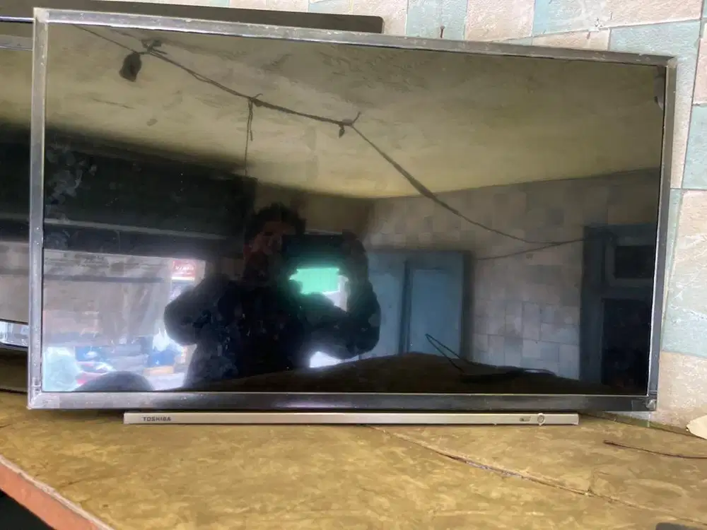 Tv led 32in merk toshiba digital normal
