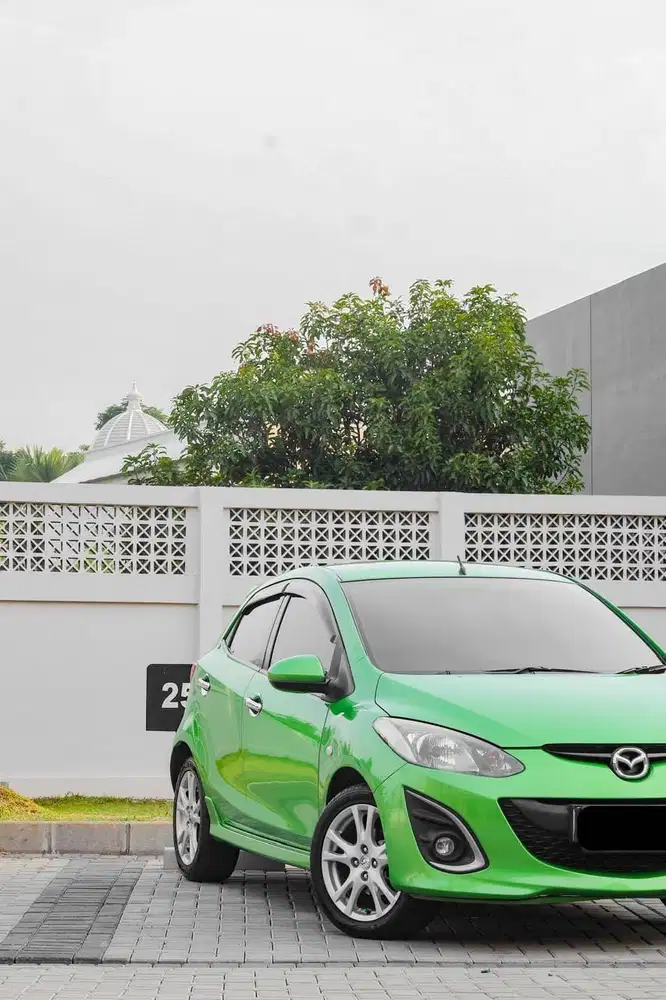 RARE ITEM TANGAN PERTAMA MAZDA 2 R 1.5 AT 2010 HIJAU STABILO METALIK