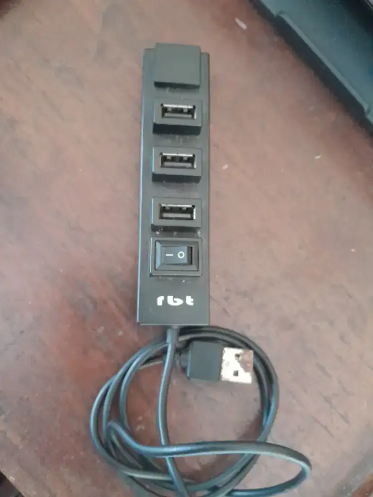 Dijual USB Hub RBT 4 port kondisi mati.